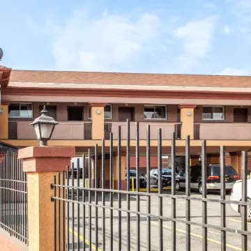 Rodeway Inn Отели рядом с достопримечательностью «Станция PATH Newport»