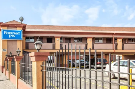 Rodeway Inn Отели рядом со станцией Ньюпорт