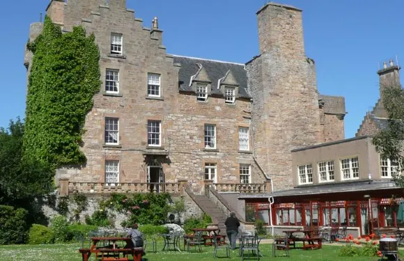 多爾諾奇城堡酒店