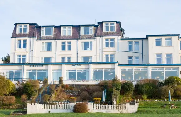 塞爾伯恩酒店