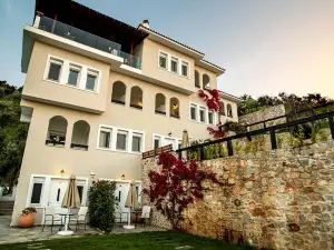 GoldenHill Studios&Apartments