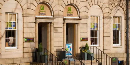 Holiday Inn Express Edinburgh City Centre Отели рядом с достопримечательностью «Университет Эдинбург»