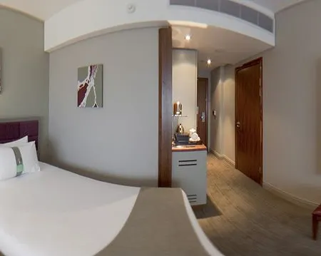 Holiday Inn JOHANNESBURG - ROSEBANK by IHG Отели рядом с достопримечательностью «Radiopark Building»