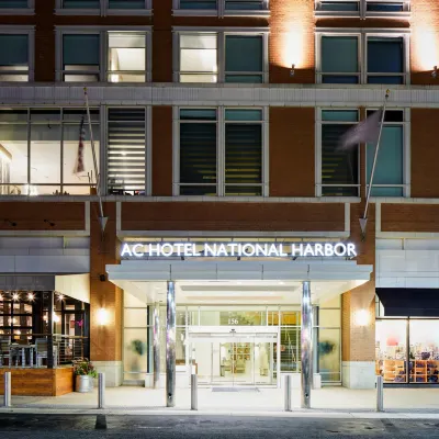 AC Hotel National Harbor Washington, DC Area Отели рядом с достопримечательностью «Станция метро "Брэддок-Роуд"»