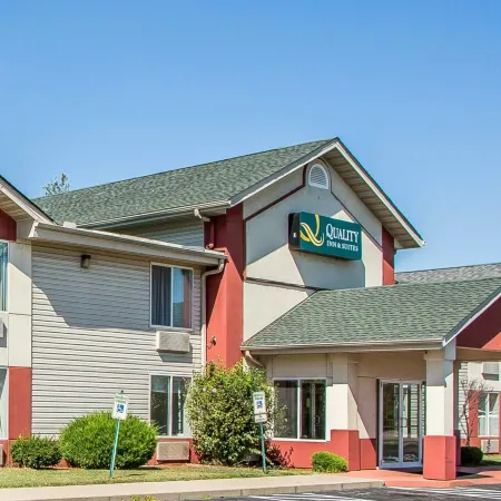 Quality Inn and Suites Middletown-Franklin