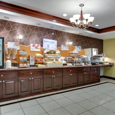 Holiday Inn Express & Suites TOWER CENTER NEW BRUNSWICK by IHG