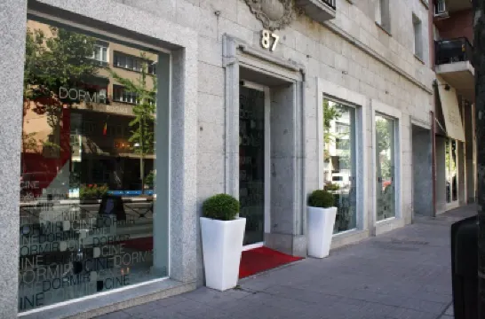Dormirdcine Hotels near Serrano Street