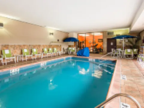 Comfort Inn & Suites Kansas City - Northeast Hotels in Chouteau Township