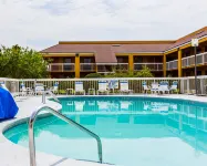 Quality Inn Coliseum - Pool