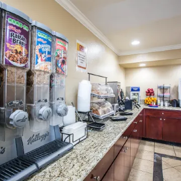 Motel 6 Carlsbad, CA - North Отели рядом с достопримечательностью «Флауэр Филдс»