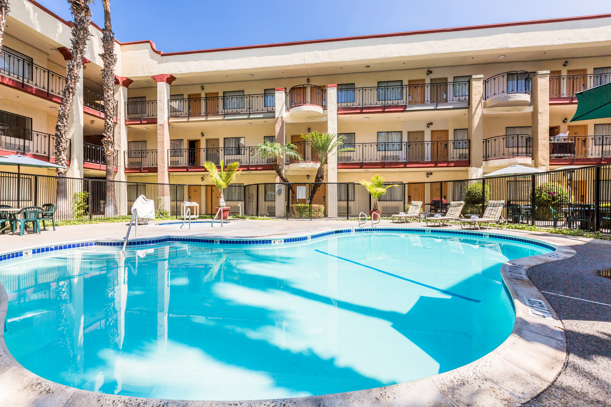 Comfort Inn & Suites Orange County John Wayne Airport