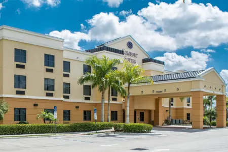 Comfort Suites Vero Beach I-95 Отели в г. Уэст-Виро-Корридор