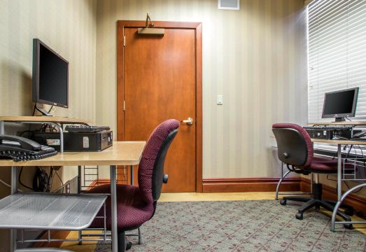 Clarion Hotel and Conference Center NorthamptonHotel Overview