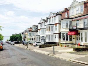 Welbeck Hotel - Close to Beach, Train Station & Southend Airport