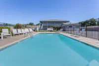 Travelodge by Wyndham Clearlake Hotels in Cobb