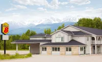Super 8 by Wyndham Golden