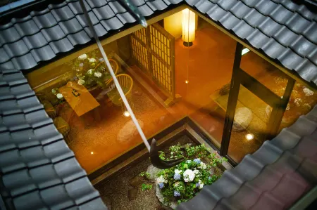 HONJIN HIRANOYA KACHOAN Отели рядом с достопримечательностью «Takayama Jinya»