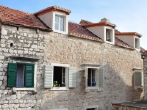 Villa Mama - Traditional Apartments in Omis, Free Parking Hotels in Omiš