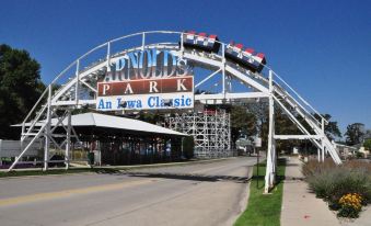 Okoboji Inn & Suites