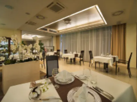 Wellness Hotel Diamant Hotele w: Hluboka Nad Vltavou