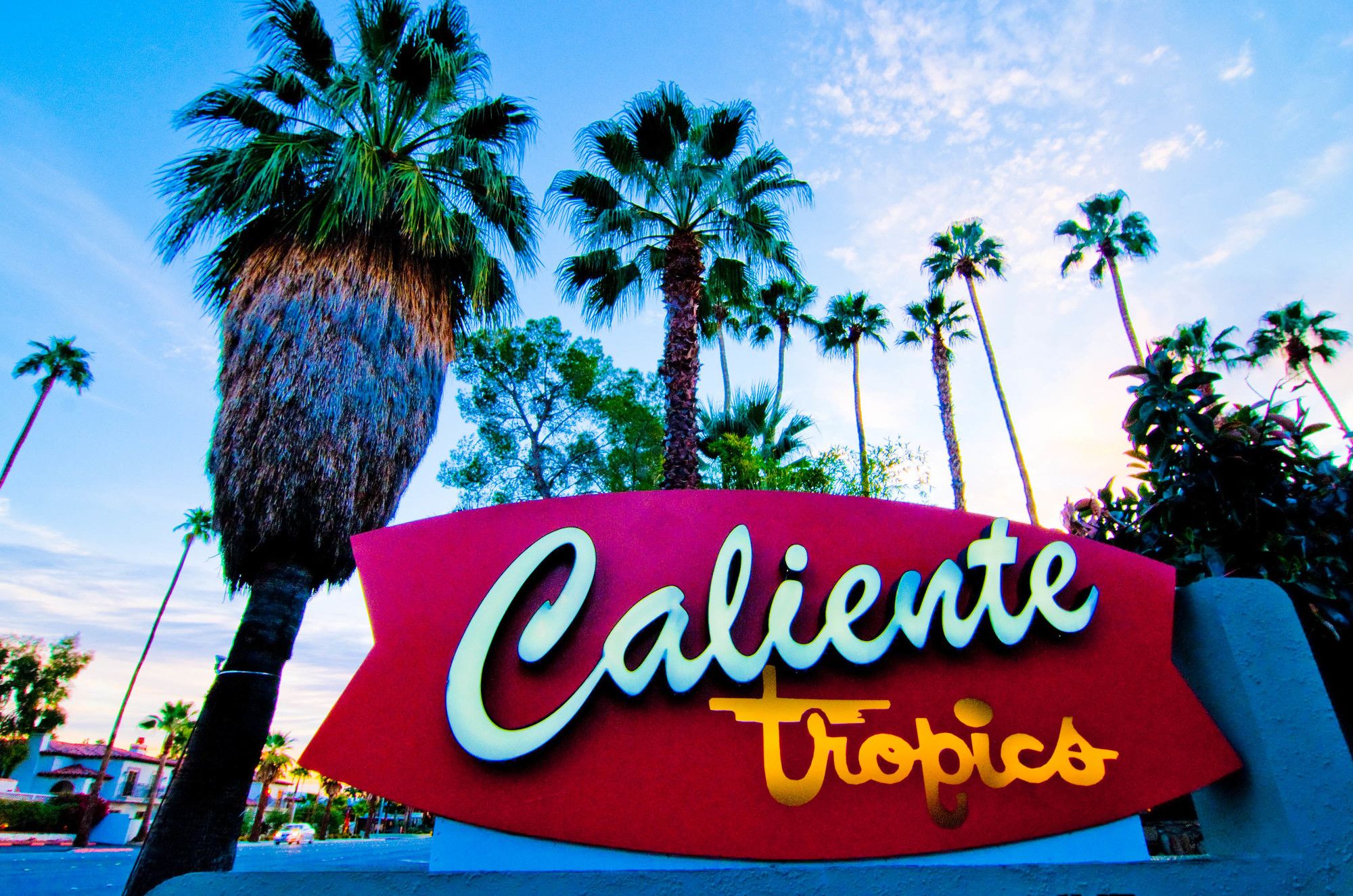 Caliente Tropics