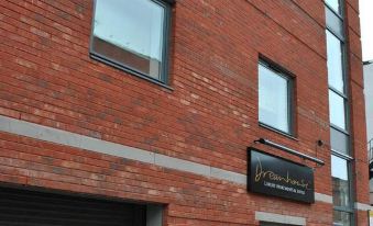 Dreamhouse Apartments Manchester City West