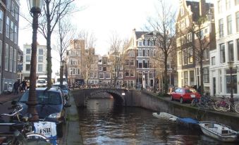 Apartment Jordaan Canal View