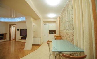 Apartment Petrovskie 80 Sq M 2 Room In The Center