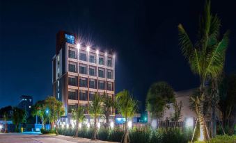 Coco Beach Resort Bangsaen - Housity