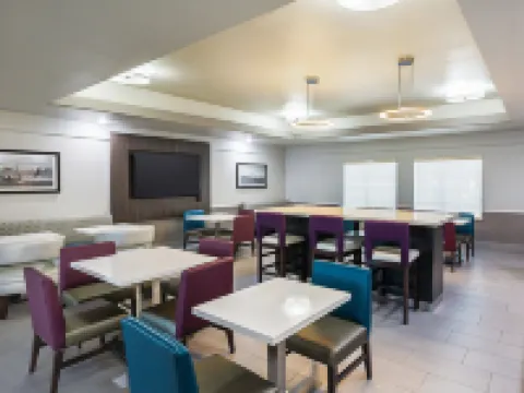 拉瓦卡港拉昆塔温德姆套房酒店