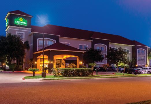 라 퀸타 인 스위트 미션의 객실과 편의 시설