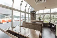 Quality Hotel Harbourview Hotel dekat Memorial University of Newfoundland