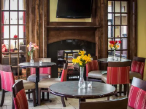 Quality Inn & Suites Hotels in St. Clair County