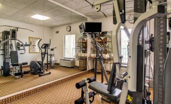 Quality Inn & Suites Clinton - Jackson West