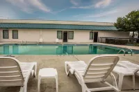 Quality Inn & Suites Hanes Mall - Pool