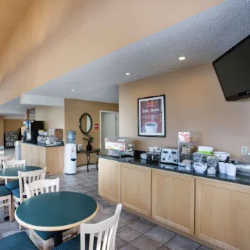 MorningGlory Inn & Suites