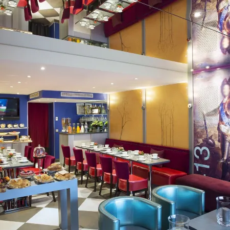 Hotel Monceau Wagram Отели рядом с достопримечательностью «17-й округ: Батиньоль»