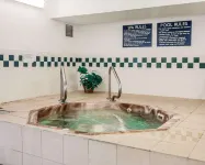 Quality Inn & Suites des Moines Airport - Hot Tub