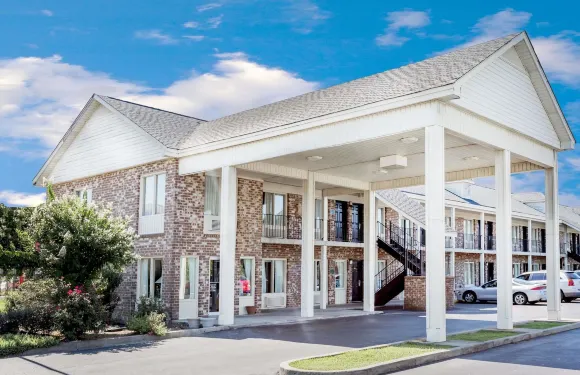 曼寧温德姆戴斯酒店