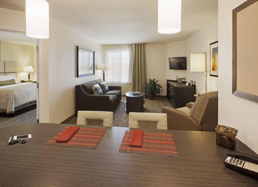 Holiday Inn Express & Suites Lenexa - Overland Park Area, an Ihg Hotel