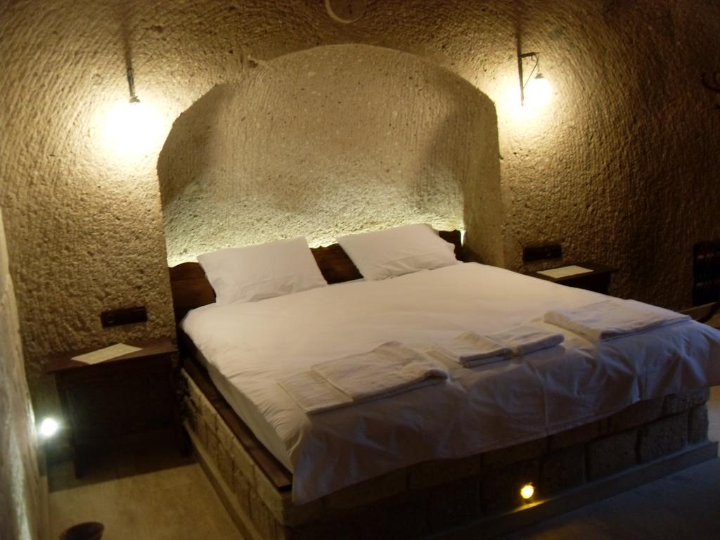 El Puente Cave Hotel