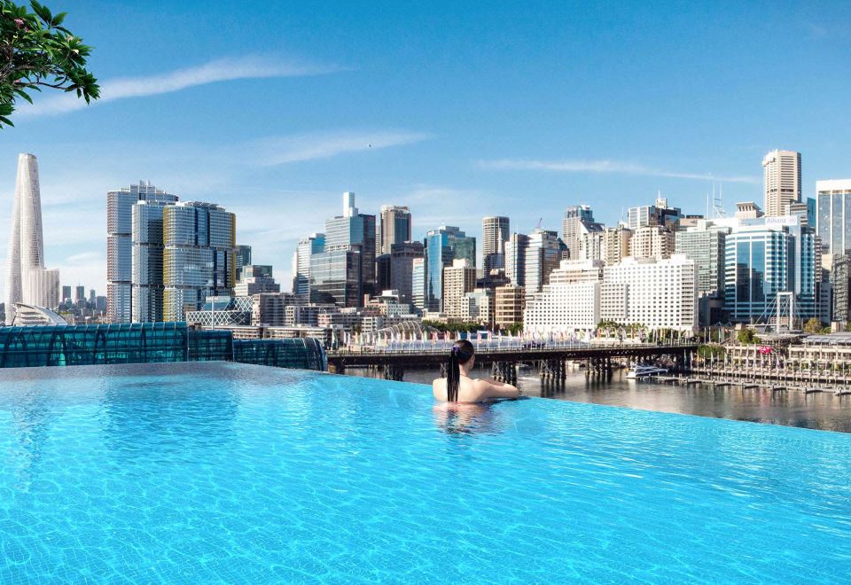 소피텔의 고급스러운 조식 뷔페