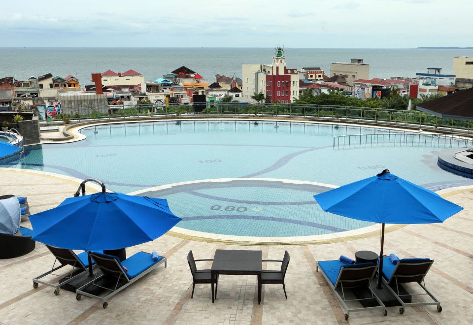 5. 이비스 발리크파..