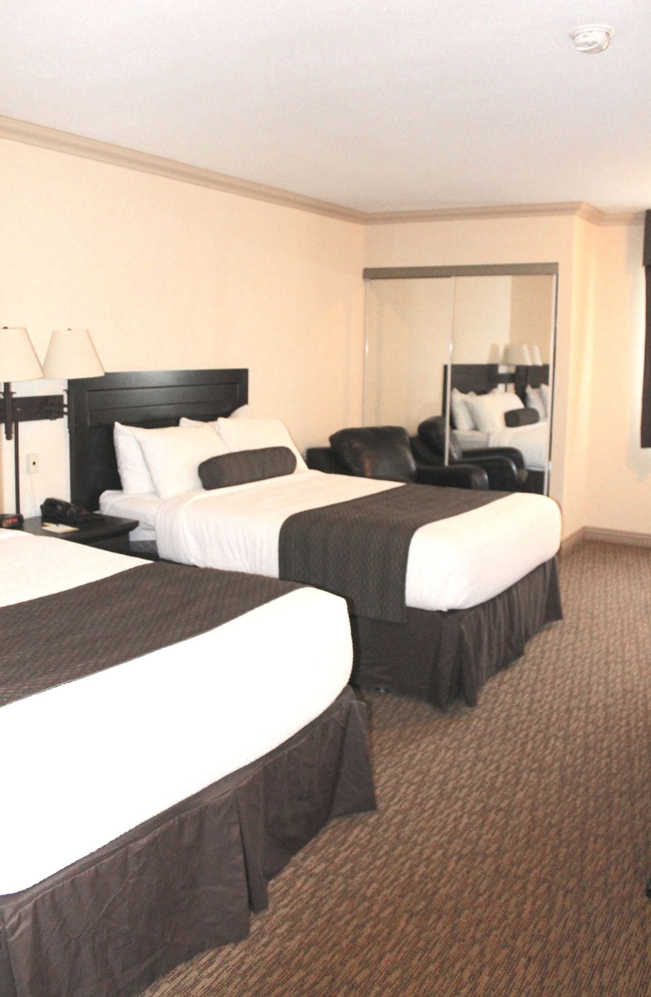 Days Inn & Suites by Wyndham Sault Ste. Marie on