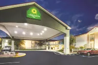 La Quinta Inn by Wyndham Waldorf Hotels in Saint Charles
