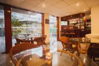 La Paz Apart Hotel Отели в г. Мирафлорес