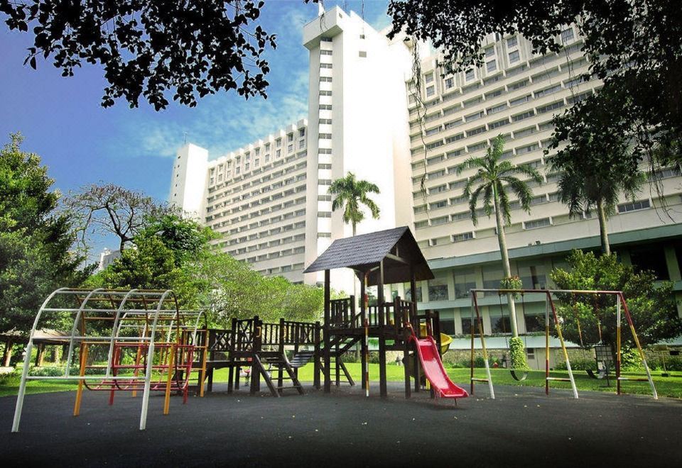 2. 호텔 보로부두르..