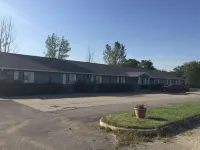 Burr Oak Motel Hotels in Algona