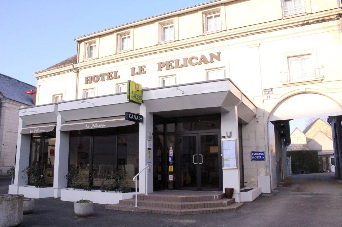 Hôtel le Pelican-Vernantes Updated 2022 Room Price-Reviews & Deals |  Trip.com