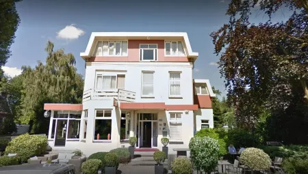 Alp de Veenen Hotel Отели рядом с достопримечательностью «Clara Maria Cheese & Clog Farm»